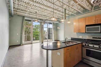 5200 Peachtree Rd in Atlanta, GA - Building Photo - Building Photo