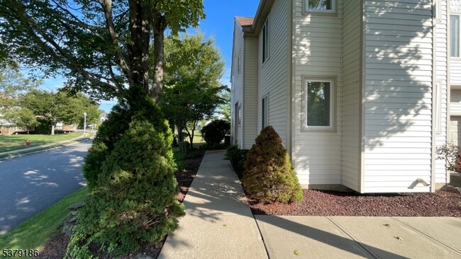 12 Independence Ct in Montville, NJ - Building Photo - Building Photo