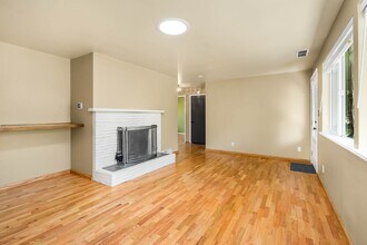 19337 61st Ave NE in Kenmore, WA - Building Photo - Building Photo