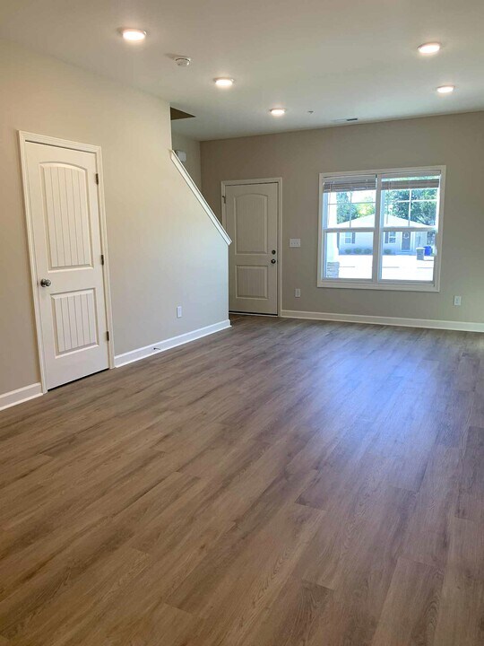 129 S 5th St in Spring Lake, NC - Building Photo