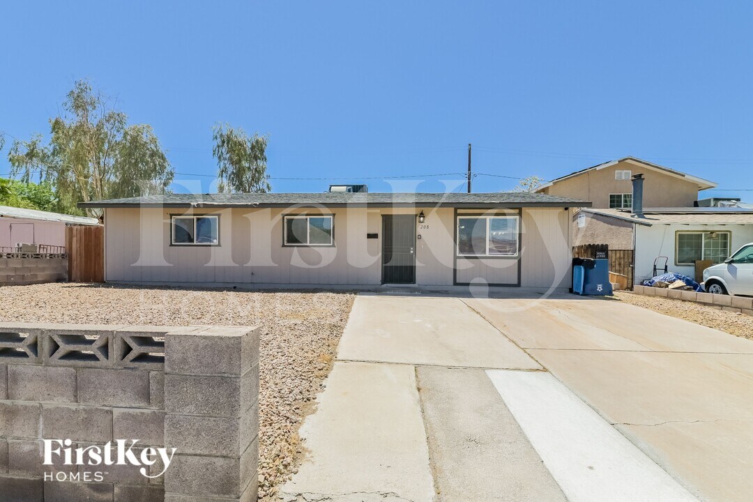 208 Valley Forge Ave in Henderson, NV - Building Photo