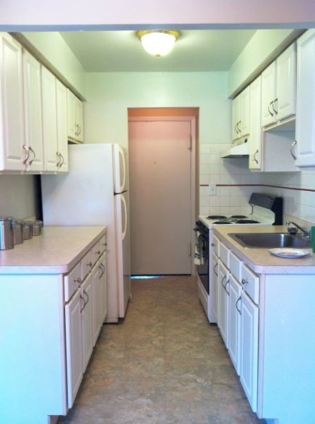 Cedarwood Estates Apartments in Willoughby, OH - Foto de edificio - Building Photo