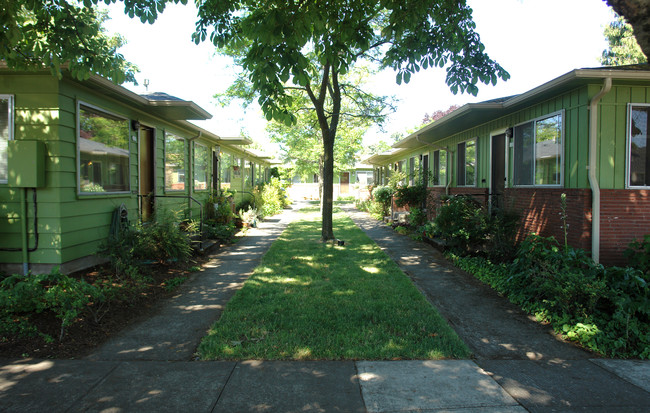 507-525 NE 78th Ave in Portland, OR - Building Photo - Building Photo