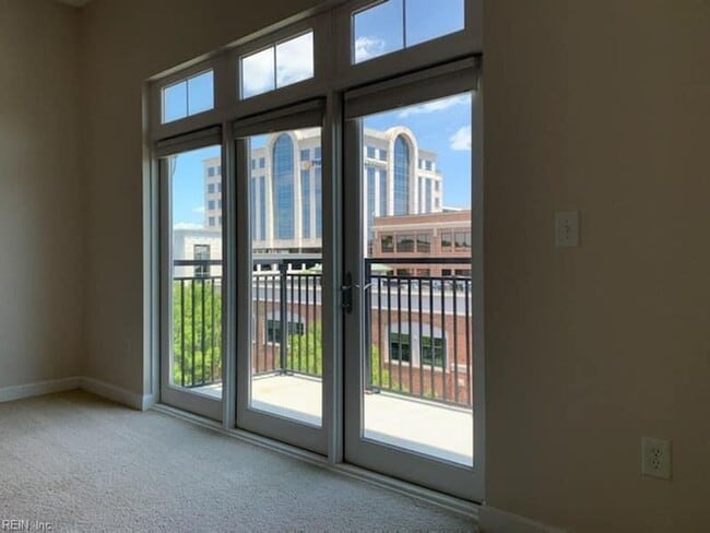 670 Town Center Dr in Newport News, VA - Building Photo - Building Photo