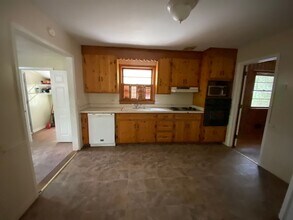 240 Oakcrest Dr in Wilmington, NC - Building Photo - Building Photo