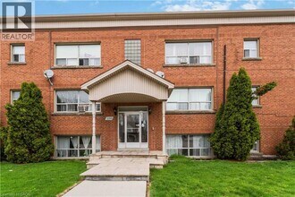 2189 King St E in Hamilton, ON - Building Photo - Building Photo