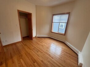253 Elm St, Unit 3 in Cambridge, MA - Foto de edificio - Building Photo