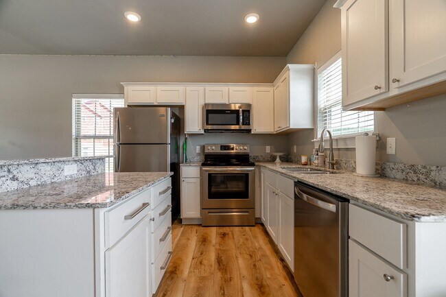 266 S Slopeside Dr in Fayetteville, AR - Building Photo - Building Photo