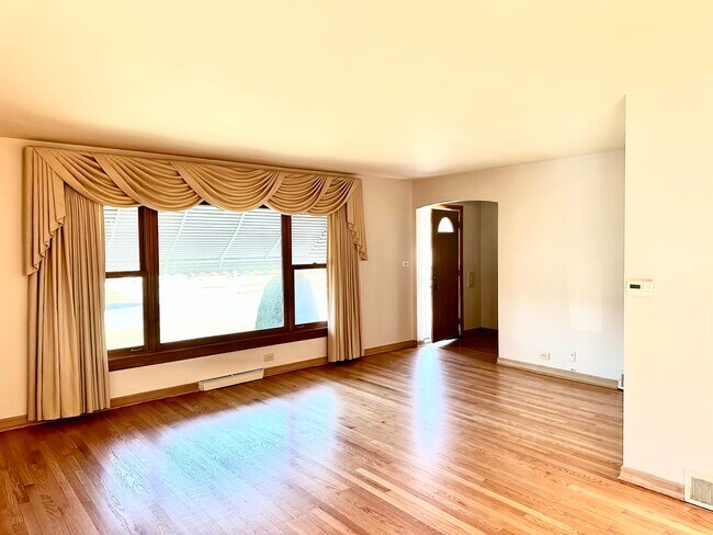 4553 N Osage Ave in Norridge, IL - Building Photo - Building Photo