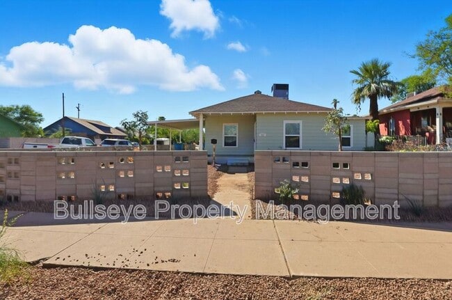 property at 925 E Garfield St