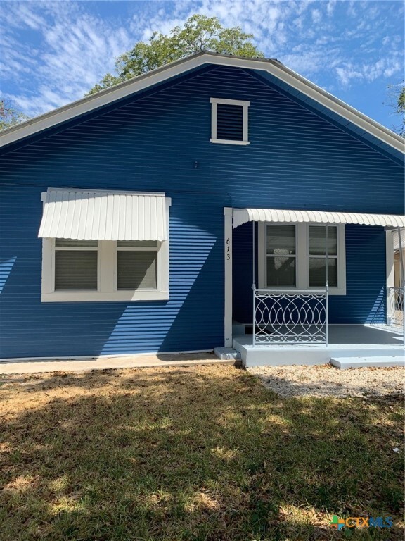 property at 613 N Cherry St