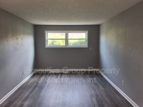 365 Elmwood Dr in Radcliff, KY - Foto de edificio - Building Photo