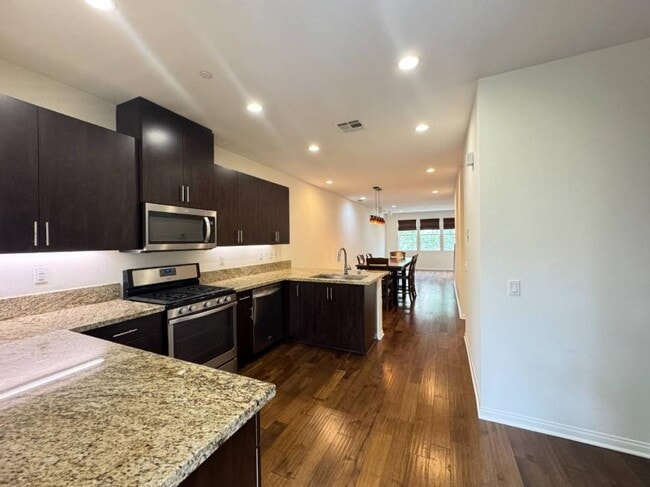 property at 905 N Primrose Ln
