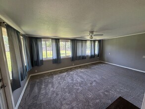 318 Sprucewood Ln in San Antonio, TX - Building Photo - Building Photo