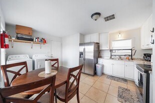 8041 Howard Dr in Houston, TX - Building Photo