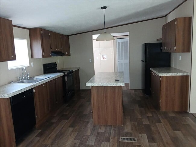 7070 FM1115 in Flatonia, TX - Foto de edificio - Building Photo