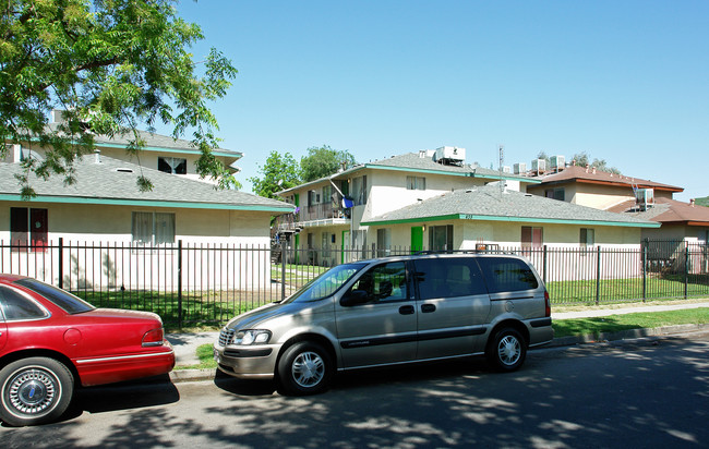 435 N Valeria St in Fresno, CA - Foto de edificio - Building Photo