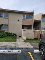 14389 SW Kendale Lakes Cir in Miami, FL - Building Photo