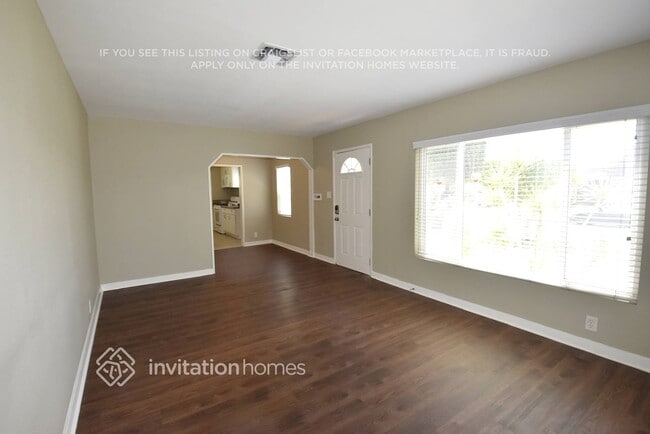 2010 N Corlett Ave in Los Angeles, CA - Foto de edificio - Building Photo