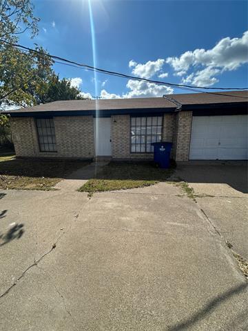 1403 Cardinal Dr in Ennis, TX - Building Photo