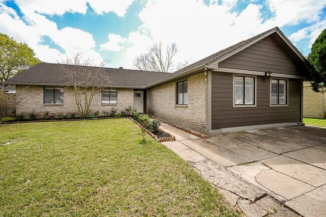 7407 W Fuqua St in Missouri City, TX - Building Photo - Building Photo