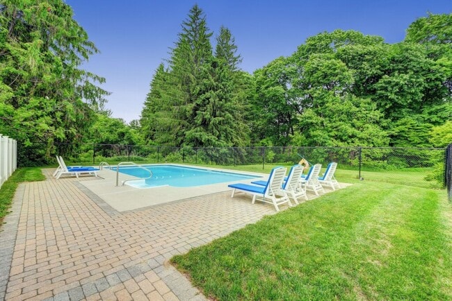 1 Devon Rd in Stockbridge, MA - Building Photo - Building Photo