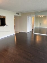 7601 E Treasure Dr in Miami Beach, FL - Building Photo - Building Photo