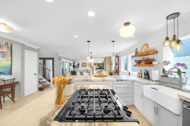 301 Lugonia St in Newport Beach, CA - Foto de edificio - Building Photo