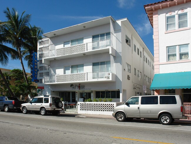 910 Collins Ave in Miami Beach, FL - Building Photo - Building Photo