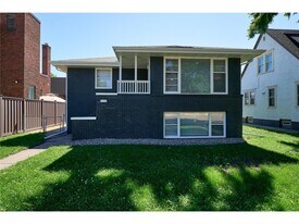 1284 Snelling Ave N in St. Paul, MN - Building Photo