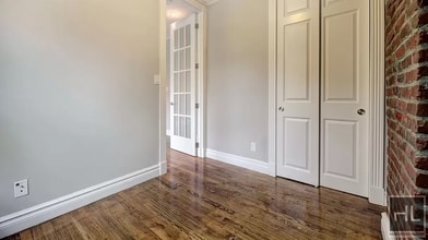 BEAUTIFUL 3 BED IN PRIME EAST VILLAGE LOCA in New York, NY - Foto de edificio - Building Photo