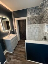 100 S Broad St in Hallam, PA - Building Photo