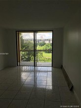 9460 Fontainebleau Blvd-Unit -433 in Miami, FL - Building Photo - Building Photo