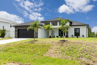 4020 NE 23rd Ave in Cape Coral, FL - Building Photo - Building Photo