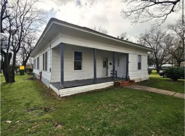 402 W Yeagua St in Groesbeck, TX - Building Photo - Building Photo