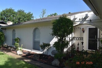 401 Rhineland Rd in Benbrook, TX - Building Photo - Building Photo
