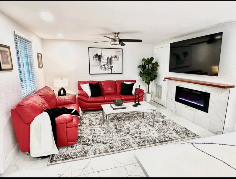 6809 S Juanita St in Tampa, FL - Foto de edificio