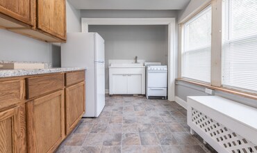 Ingersoll Park Studio Apartments 3607 in Des Moines, IA - Foto de edificio - Building Photo
