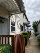 5623 SE 84th Ave in Portland, OR - Building Photo - Building Photo