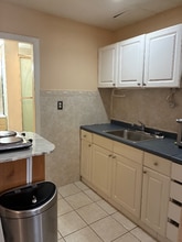 22 Mountain Way, Unit Garden Unit 1 in West Orange, NJ - Building Photo - Building Photo