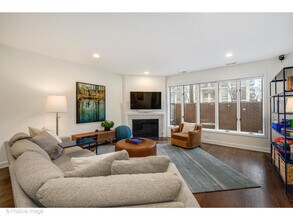 150 W Eugenie St in Chicago, IL - Building Photo - Building Photo