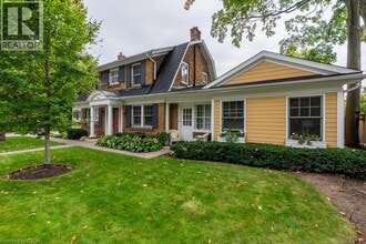 2080 Caroline St in Burlington, ON - Building Photo - Building Photo