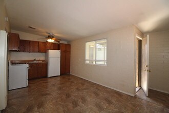 903 S Kenwood Cir-Unit -2 in Tempe, AZ - Building Photo - Building Photo