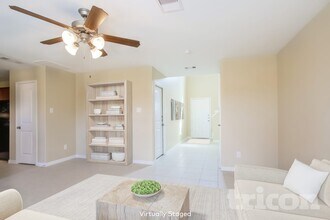 512 Red Dusk Paint Dr in La Marque, TX - Foto de edificio - Building Photo