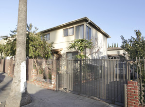 5939 Carlton Way in Los Angeles, CA - Building Photo - Building Photo