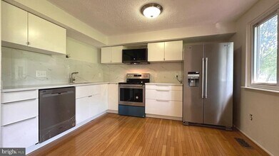 13566 Bentley Cir in Woodbridge, VA - Building Photo - Building Photo