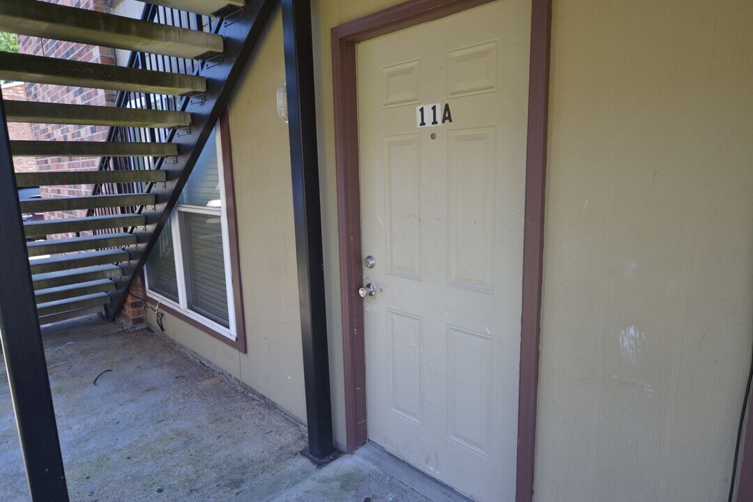 2150 N Sherwood Forest Dr in Baton Rouge, LA - Building Photo