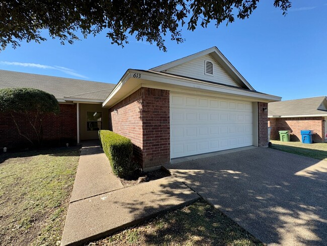 613 Park Ln in Hewitt, TX - Building Photo - Building Photo