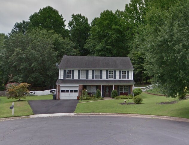 6085 Ponhill Dr in Woodbridge, VA - Building Photo