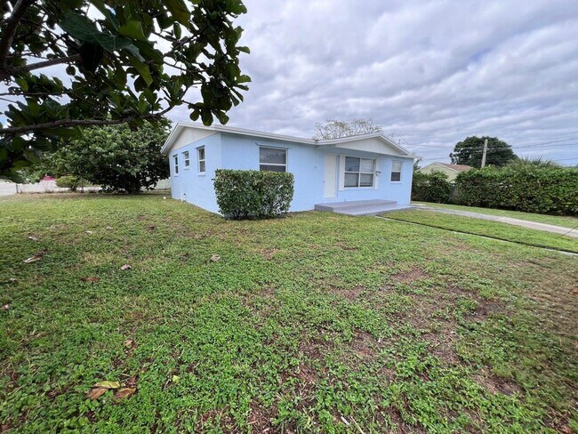 1100 W 25th St in West Palm Beach, FL - Building Photo - Building Photo
